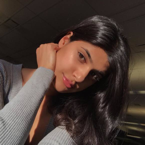 Meet your Posher, Divya - Picture 1 of 1